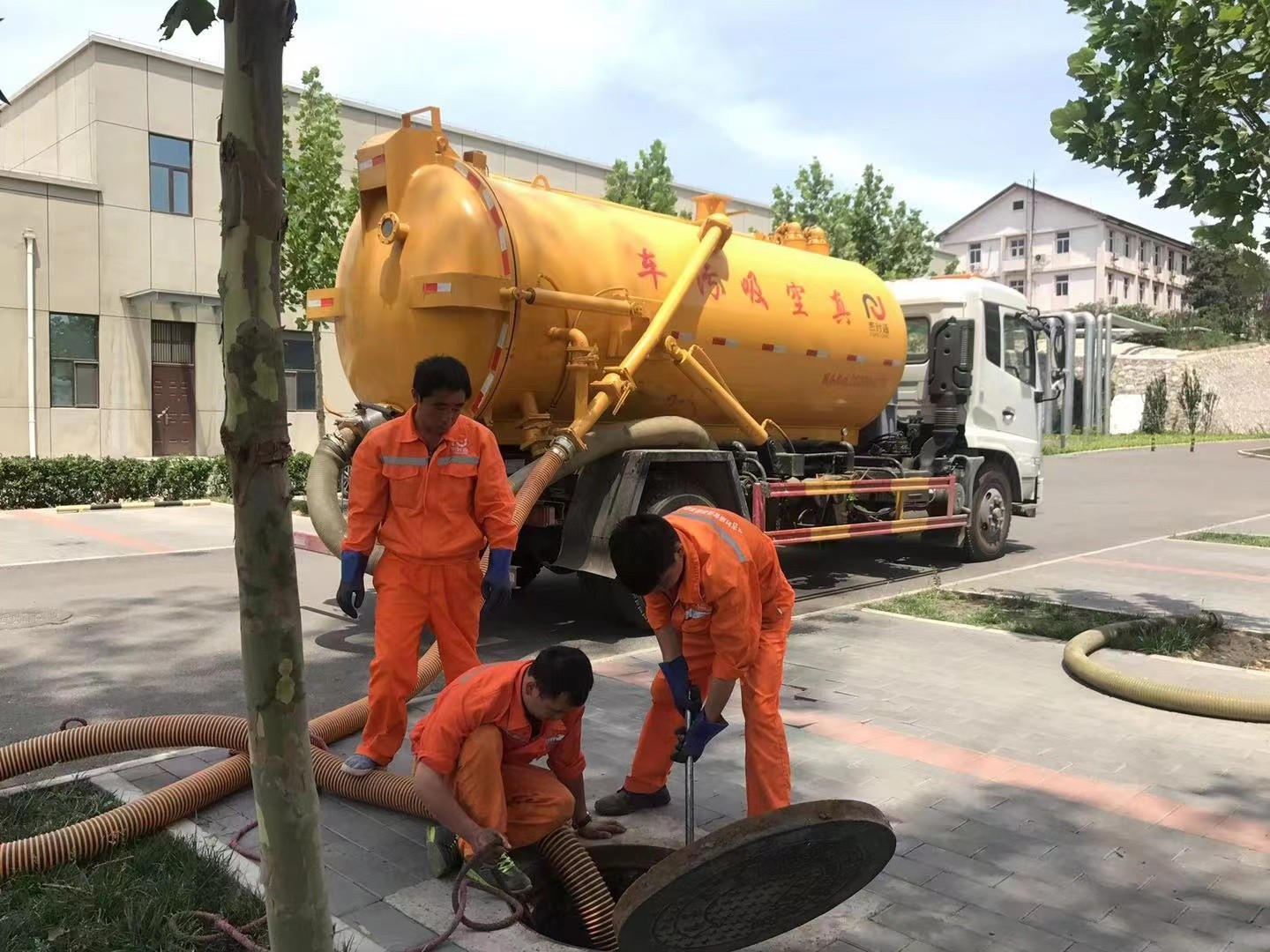 东城化粪池清理与5-8吨吸粪车施工效率分析